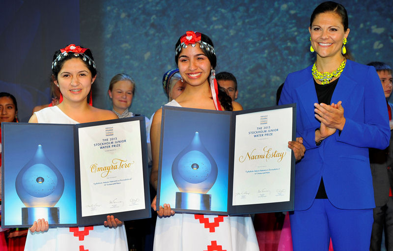 From left, Chilean team members Omayra Toro and Naomi Estay receive the 2013 Stokholm Junior Water Prize from  Crown Princess Victoria of Sweden. Photo courtesy of Cecilia Östberg, Exray.