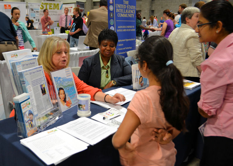From left, Water Environment Federation (WEF; Alexandria, Va.) staff Stevi Hunt-Cottrell and Margaret Richards talk to USA Science & Engineering Festival Expo attendees. Photo courtesy of  WEF photo/Richards..  
