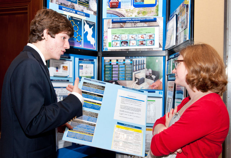 A student describes his water-science project at the 2014 U.S. Stockholm Junior Water Prize (SJWP) competition. Photo courtesy of AOB Photo.