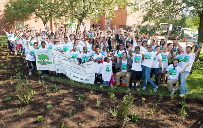 During WEFTEC 2015, 114 WEFTEC volunteers and approximately 20 community volunteers helped modify 264 m2 (2845 ft2) at the Pershing Magnet School (Chicago). Photo courtesy of the Metropolitan Water Reclamation District of Greater Chicago.