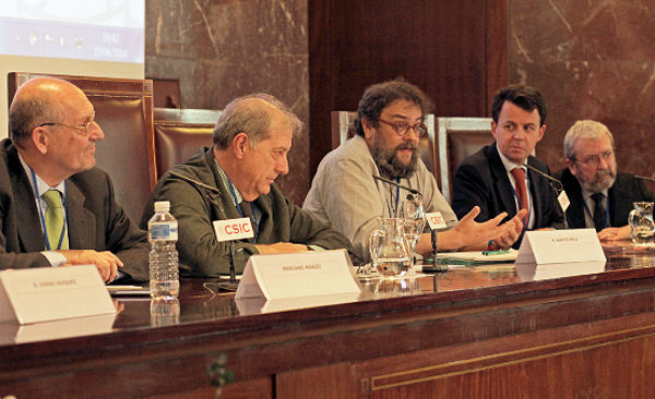 Benito (center) sits on a panel to talk about fracking and water during an Asociación para la Defensa de la Calidad de las Aguas (ADECAGUA) conference. Photo courtesy of Benito.