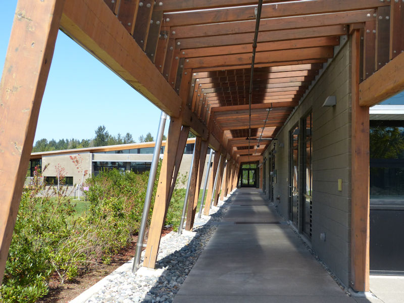 Brightwater Center offers free environmental education programs to the surrounding community. In 2017, the space was used for a total of 372 rental events, including parties, seminars, weddings, and other gatherings bringing about 30,000 people to the space. Photo courtesy of Ahrens.